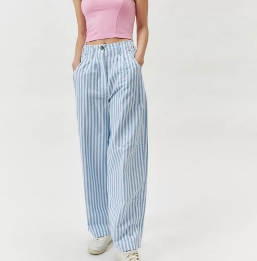 Urban Outfitters Women's Blue and White Stripe Straight-Leg Pant